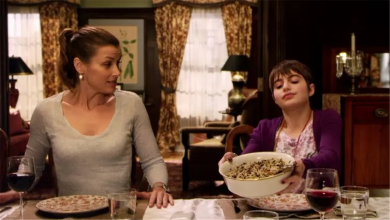 Photo of The Sneaky Thing Blue Bloods’ Bridget Moynahan Does During Family Dinner Scenes